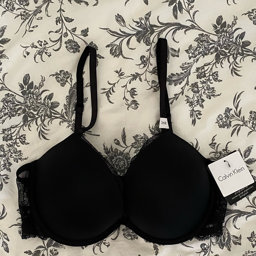 NWT Calvin Klein Plunge Push Up Bra